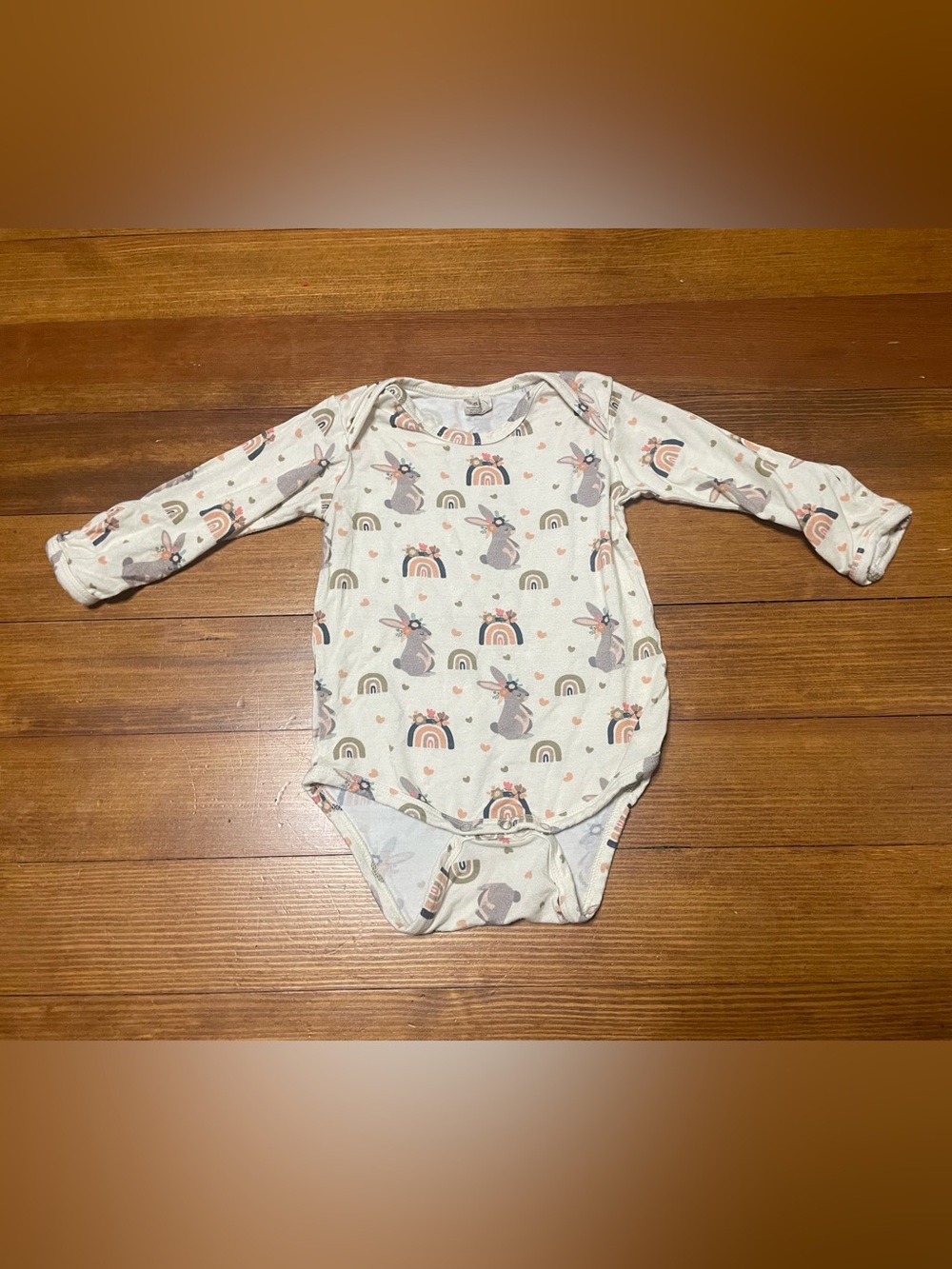 Larkspur Cream Rainbow & Bunny Long-Sleeve Baby Bodysuit Size 12-18 Months